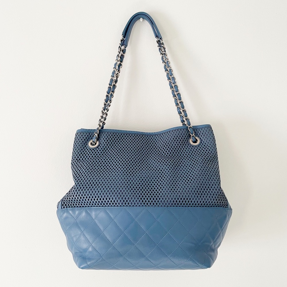 Chanel blue perforated and quilted leather Up In The Air shoulder tote bag - Picture 2 of 13